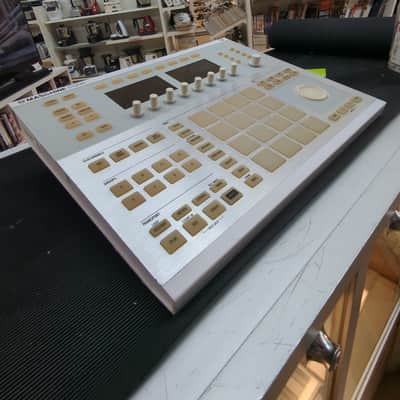 Native Instruments Maschine Studio 2010s - White image 1