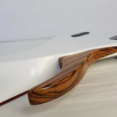 NEW & RARE: Aedvines (NL) CuraBass EP Fretless Bass Piëzo 2022