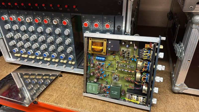 12 slots rack( rack only ) Neve Melbourn 3115 (+ comparable) + Neve PSU!! image 1