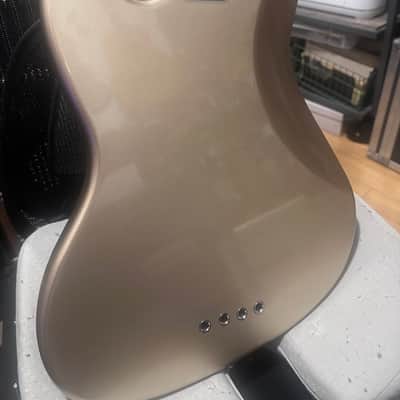 Sire Marcus Miller VR 4 stringChampagne Gold W/MONO Stealth case image 8