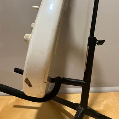 Squier Bullet Series Standard Stratocaster 1995 - 1996 - Arctic White image 11
