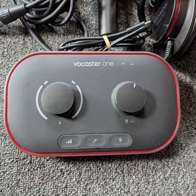 Focusrite Vocaster One Studio Recording Bundle image 2