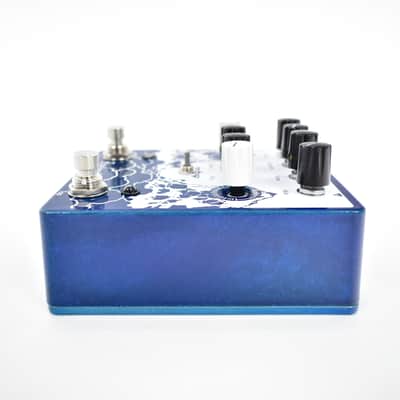 EarthQuaker Devices Avalanche Run Stereo Reverb & Delay with Tap Tempo V2 2022 Blue Sparkle / White image 6