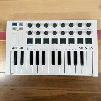 Arturia MiniLab MkII 25-Key MIDI Controller 2017 - Present - White image 1