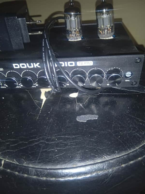 Douk T8 - Black image 1
