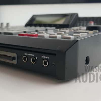 Akai MPC 2500 // Serviced // JJOSXL // 128MB // Black image 4