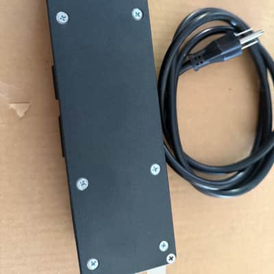 Walrus Audio Phoenix 120V Clean Power Supply 2015 - Present - Cobalt / Light Blue Bird image 3