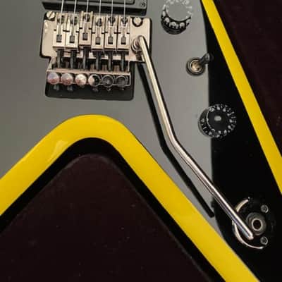 Dean Dime Razorback V 255 Classic Guitar 2007 Dimebag Black with Yellow Bevels EMG 81 85 Active Pickups with 24 Frets and Floyd Rose Tremolo image 1