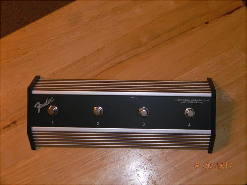 【最終値下げ】Fender Cyber Twin 動作品 フットスイッチ・純正カバー付き FENDER CYBER FOOT SWITCH CONTROLLER DELUXE/ TWIN W/ MIDI CABLE