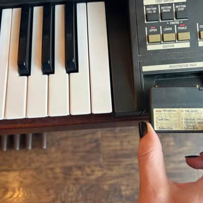Yamaha Electone MC 600 1985 - Wood grain finish image 4