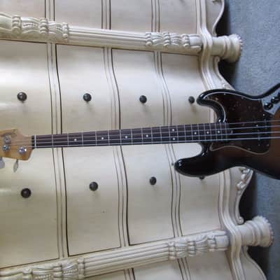 Fender Reggie Hamilton Jazz J Bass Artist Series 3 Tone Sunburst Hardshell CASE image 5