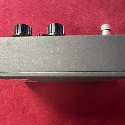 Keeley Synth 1 Reverse Attack Fuzz Wave Generator 2019 - Present - Grey / Red / Blue image 2