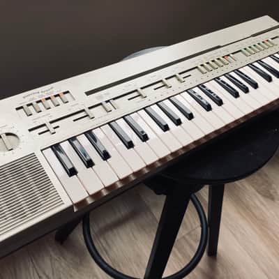 Yamaha PortaSound PC-100 Synthesizer - w/ Original Case & 8 Original Playcards image 3