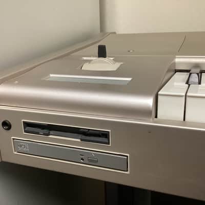Korg Triton Studio 88-Key 120-Voice Polyphonic Workstation 2002 - 2005 - Silver image 4