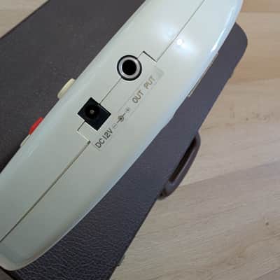Suzuki OM-27 Omnichord 1981 - Ivory image 11