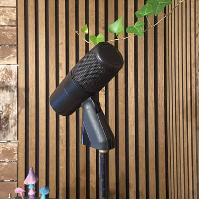 1987 AKG D140 E Vintage Dynamic Mic w/AKG SA 18/1 Holder & Vintage