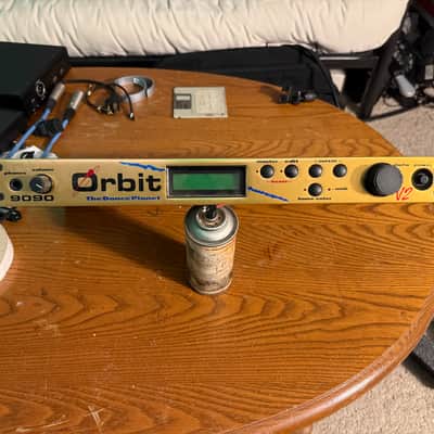 E-MU Systems Orbit 9090 V2 'The Dance Planet' Rackmount 32-Voice Synthesizer 1996 - Yellow