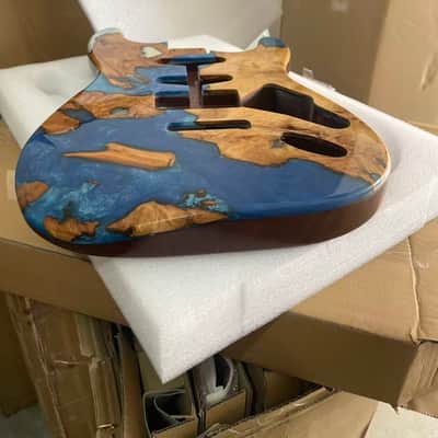 Single-Single-Humbucker pickup setup River table style Resin wood Blue seawater resin veneer Mahogany strat Electric guitar body SSH image 5