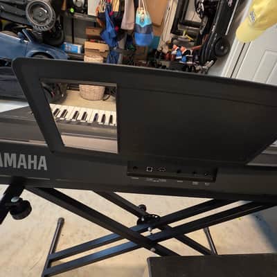 Yamaha PSR-S650 61-Key Arranger Workstation 2010s - Black image 5