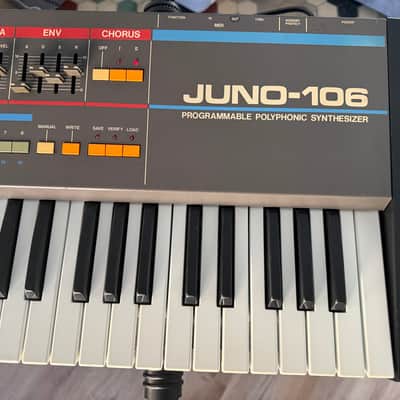 Roland Juno-106 Serviced image 18