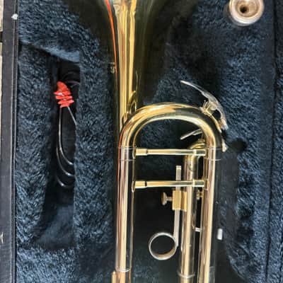 Trumpet with case and  mouthpiece image 2