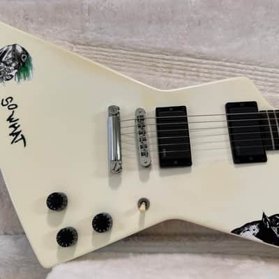 Gibson Guitar Of The Week #47 '84 Explorer Reissue 2007 - Alpine White image 4