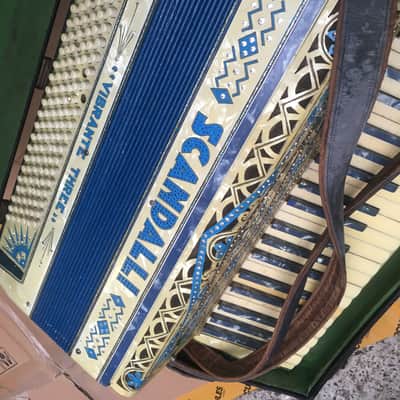Scandalli Vibrante 3 120 Bass Accordion needing some TLC - Vintage/Antique. image 3