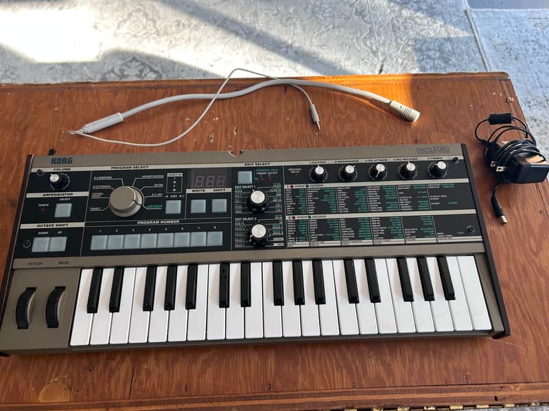 Korg MicroKORG 37-Key Synthesizer/Vocoder 2002 - 2019 - Silver image 1