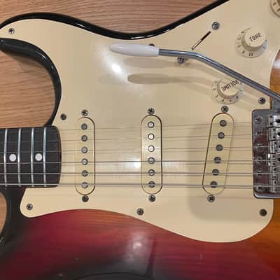 Greco SE 500 Stratocaster 1980 - Colorful, three tone sunburst image 2