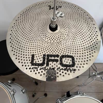 Natal Arcadia 5-Piece Drum Kit + 2× 20” UFO Low Volume Cymbals – White image 4