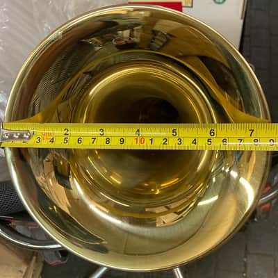 Alto Horn with case and mouthpiece. Gold color image 2