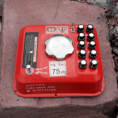 Fanta Studio Noisemaker Octaver Fuzz Delay 2026 - red image 3