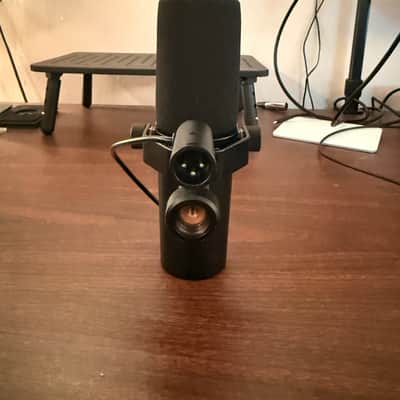 Shure SM7dB Cardioid Dynamic Microphone with Built-In Preamp 2023 - Present - Black image 3