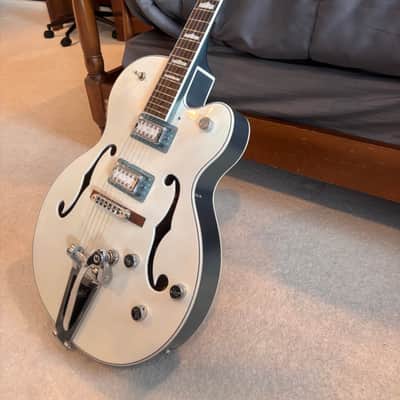 Gretsch G5420T-140 140th Anniversary Electromatic Double Platinum 2023 - Present - Two-Tone Pearl Platinum / Stone Platinum image 2