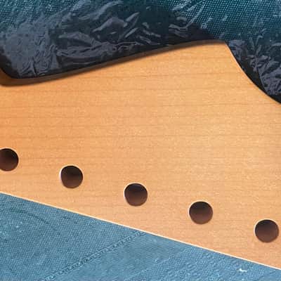 Musikraft stratocaster replacement neck - 1/4 sawn nitro lacquer image 2