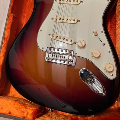 Fender American Vintage II '61 Stratocaster 2022 - Present - 3-Color Sunburst image 4