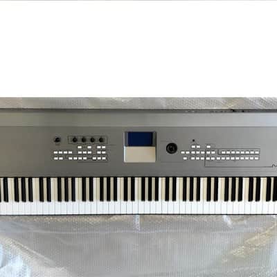 Yamaha MM8 Synthesizer 2010s - Silver
