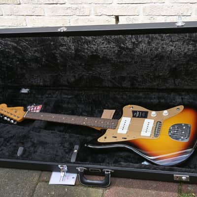 Fender Limited Edition Vintera II Road Worn 50s Jazzmaster- 3-Color Sunburst(3) image 12