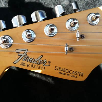 Vintage 1988 Fender Stratocaster & Case image 2