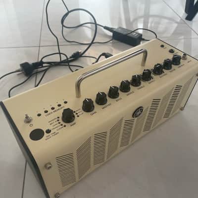 Yamaha THR10 (v1) – Ampli guitare à modélisation + Alimentation d'origine+ câble usb fourni pour connexion PC/Mac occasion image 2