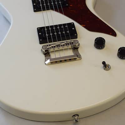 Knaggs Keya J H2 Creme Gloss RW image 10