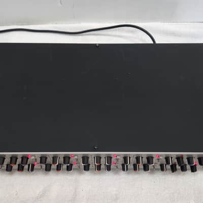 Klark-Teknik DN 410 dual parametric equalizer. 2 Channels of 5 fully parametric bands, plus High and Low shelves. With KT model BU-37 output transformers . Very beautiful and clean, made in England image 5