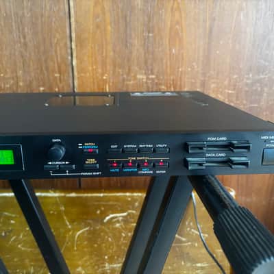 Roland JV-880 MULTI TIMBERAL SYNTHESIZER MODULE New internal battery image 4