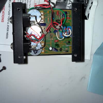 ProCo Rat pro white face 85 edition - Black and white image 3