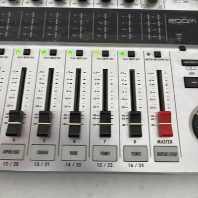Zoom R24 USB Audio Interface / Digital Multitrack Recorder / Control Surface 2010s - Silver Bild 4