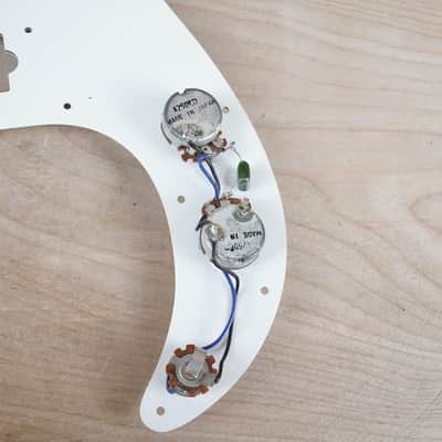 Fender PB62 PB57 LH Precision P Bass Pickguard Left Handed Prewired Loaded with Pots, Capacitor, and Jack MIJ / CIJ White 3 Ply Aged Old Stock 13 Hole Vintage Style Reissue image 4