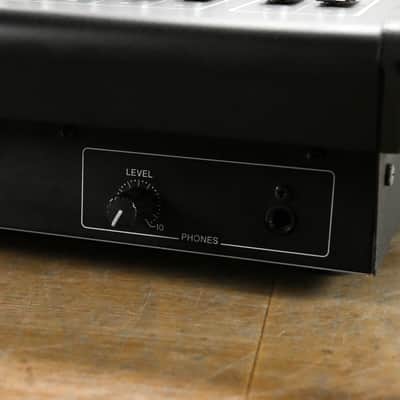 Yamaha QL1 16-Input / 8-Output Digital Mixing Console CG012RA image 6