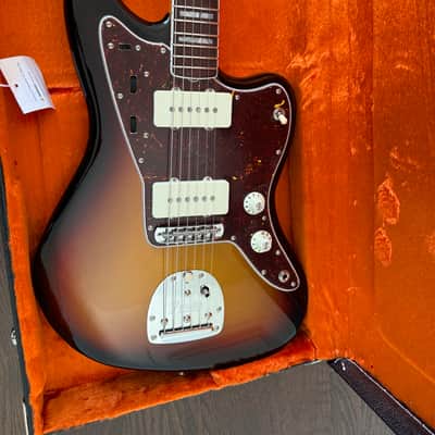 Fender American Vintage II '66 Jazzmaster 2022 - Present - 3-Color Sunburst image 5