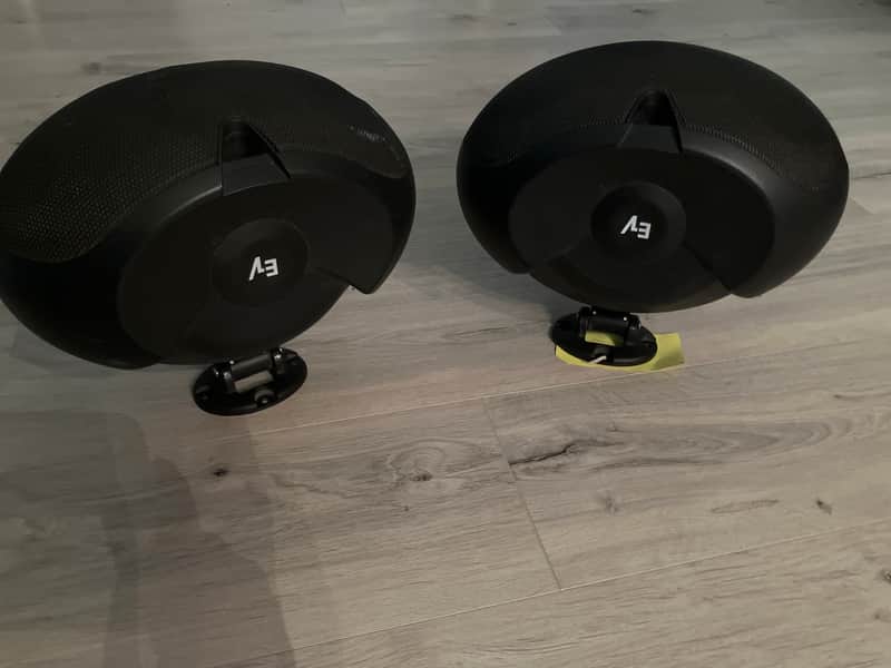 Electro voice Ev10 wall mounted speakers  2000-2010 - Black image 1