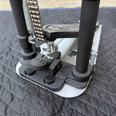 DW 9000 Single Kick Bass Drum Pedal w/ Case image 8